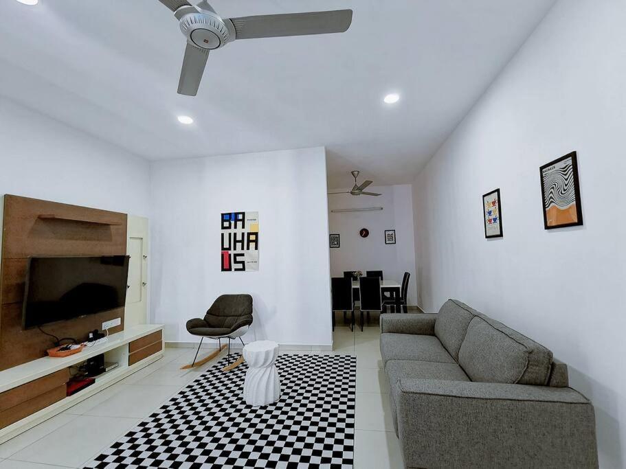 Botani Bauhaus 17pax/4br/mahjong/tv Box Rumah percutian