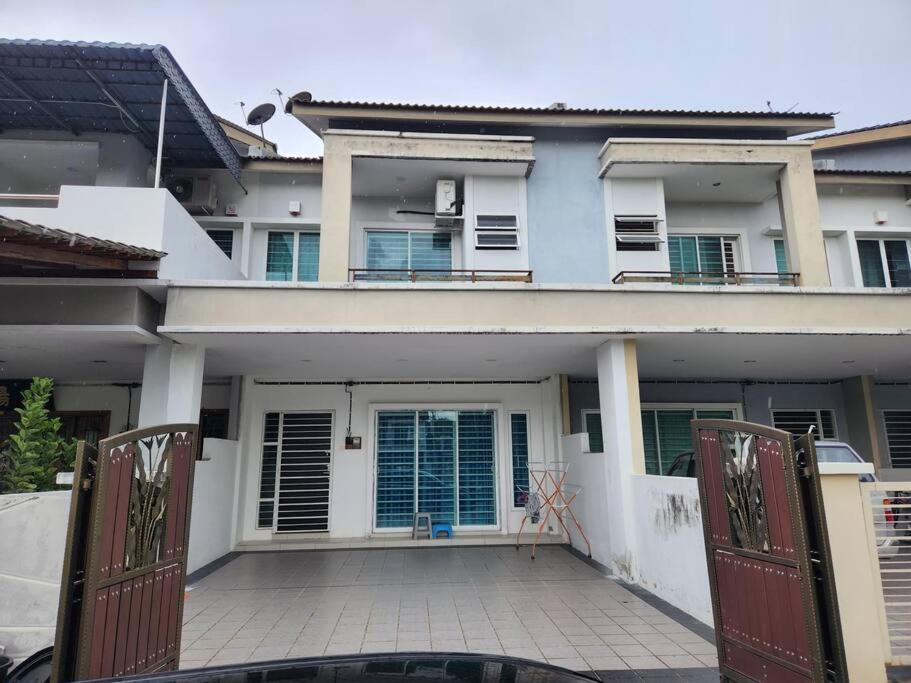 Rumah percutian Botani Bauhaus 17pax/4br/mahjong/tv Box