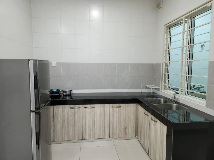 Botani Bauhaus 17pax/4br/mahjong/tv Box Rumah percutian